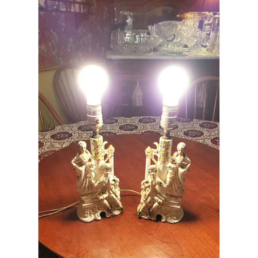 Vintage WALES Victorian Colonial Couple Figurine Lamp Made in Japan
